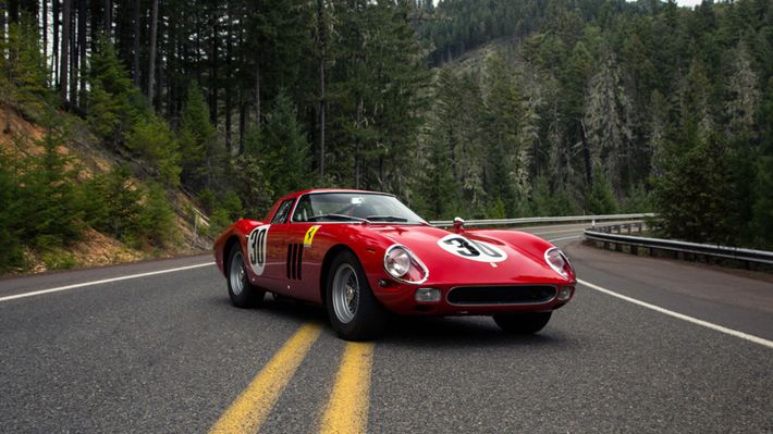 Fferrari-250-gto-un-ejemplar-de-este-modelo-fue-subastado-en-484-millones-de-do%e2%95%a0%c3%bclares.